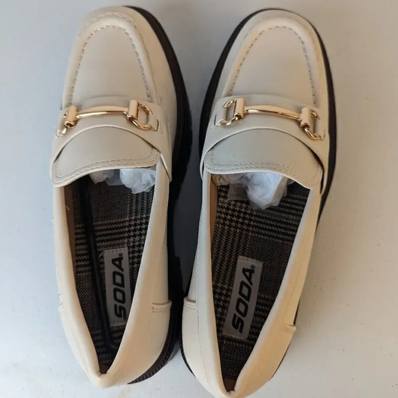 NWT  Soda Theos Chunky White Loafers - 8.5 - Picture 5 of 7
